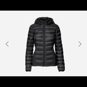 NWT 32 ultra light packable jacket